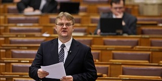 Tiltott lesz az önkényuralmi jelképek terjesztése