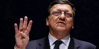 Barroso nem nyugszik: újabb levelet írt Orbánnak