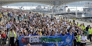 Az antiszemitizmus elleni fellépésre szólítottak fel az Élet Menetén Az antiszemitizmus elleni fellépésre szólítottak fel az Élet Menetén