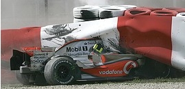 Kő okozta Kovalainen balesetét?