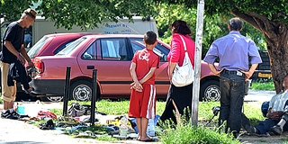 Dörzsöltek a vásárcsarnok környéki illegális kofák: tudják, nem kaphatnak büntetést