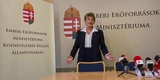 Hoffmann értelmetlennek tartja a tanárok hétvégi tüntetését Hoffmann értelmetlennek tartja a tanárok hétvégi tüntetését