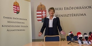 Hoffmann szerint küszöbön a tanárok anyagi felemelkedése Hoffmann szerint küszöbön a tanárok anyagi felemelkedése