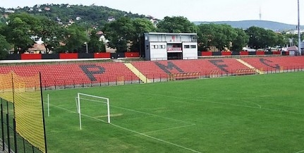 Felújították az újmecsekaljai stadion gyepszőnyegét