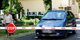 Esély sincs a bliccelésre a temetői behajtáskor - emelik a járőrök számát is a pécsi sírkertben Esély sincs a bliccelésre a temetői behajtáskor - emelik a járőrök számát is a pécsi sírkertben