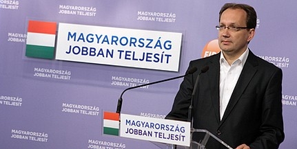 Fejleszteni kell a fürdőket - mondta Hoppál Harkányban Fejleszteni kell a fürdőket - mondta Hoppál Harkányban