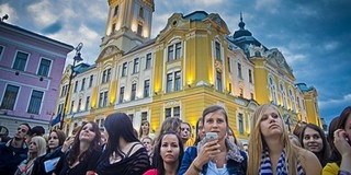 Ponthúzó partit tart a pécsi egyetem a Széchenyi téren
