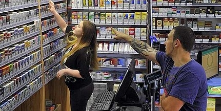 Egy darabig még árulhatnak alkoholt a pécsi dohánytrafikok, de lassan átírják a törvényt Egy darabig még árulhatnak alkoholt a pécsi dohánytrafikok, de lassan átírják a törvényt