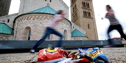 Betelt a pohár, elzavarják a Székesegyháznál randalírozókat a közteresek Betelt a pohár, elzavarják a Székesegyháznál randalírozókat a közteresek