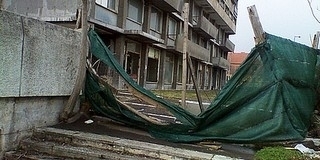 Újra őrzik a Magasházat - Hatott a büntetés: együttműködik az épület tulajdonosa a Kormányhivatallal Újra őrzik a Magasházat - Hatott a büntetés: együttműködik az épület tulajdonosa a Kormányhivatallal