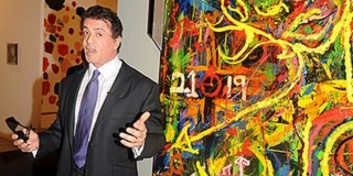 Rambo ezúttal nem embert öl, hanem absztrakt képeket fest Rambo ezúttal nem embert öl, hanem absztrakt képeket fest