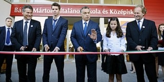 Orbán az iskolafejlesztések után a béremelések korszakába repít