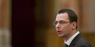 A Jobbik fél, hogy a Fidesz újra népköztársaságot hozna létre A Jobbik fél, hogy a Fidesz újra népköztársaságot hozna létre