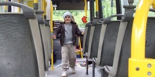 Ovisok vezették ma a buszt Szabolcsfaluban - minden városrészbe elmegy a Tüke Busz Ovisok vezették ma a buszt Szabolcsfaluban - minden városrészbe elmegy a Tüke Busz