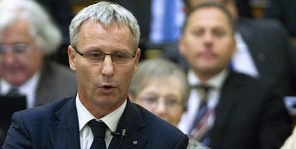 Megnyílt a segítő vásár a pécsi Bazilika előtt Megnyílt a segítő vásár a pécsi Bazilika előtt