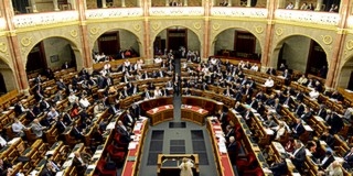 A Parlament ötödik alkalommal módosította az alaptörvényt A Parlament ötödik alkalommal módosította az alaptörvényt