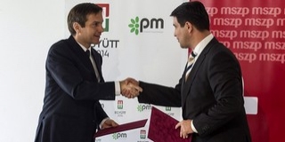 Aláírta az együttműködést az MSZP és az Együtt-PM vezetője Aláírta az együttműködést az MSZP és az Együtt-PM vezetője