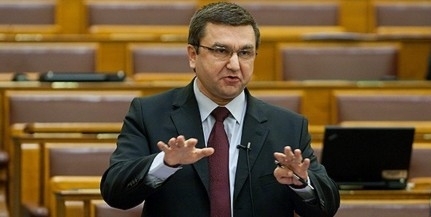 Czomba szerint nem segélyt adnak, hanem munkát Czomba szerint nem segélyt adnak, hanem munkát