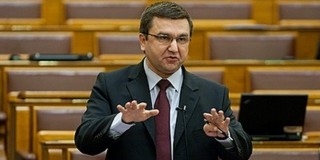 Czomba szerint nem segélyt adnak, hanem munkát