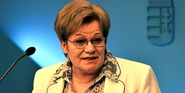 Szűcs Erika a közösségekre számít Szűcs Erika a közösségekre számít