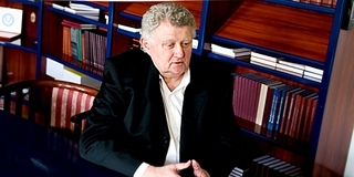 Kacsa a hír, hogy tanszéket szüntetnének meg a jogi karon