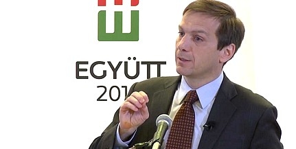Bajnai a zsebüket tömő bankárok oldalán áll, állítja a Fidesz Bajnai a zsebüket tömő bankárok oldalán áll, állítja a Fidesz