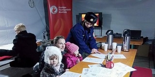 Tűzmegelőzési akciókat tartanak a lánglovagok a Széchenyi téren Tűzmegelőzési akciókat tartanak a lánglovagok a Széchenyi téren