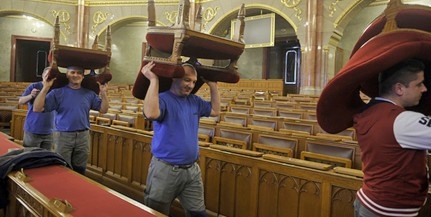 Megkezdték a Parlament üléstermének átalakítását Megkezdték a Parlament üléstermének átalakítását