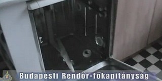 Mosógatógépben próbált elbújni a zsaruk elől egy trafikrabló Mosógatógépben próbált elbújni a zsaruk elől egy trafikrabló