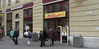 Darált bőr a csirkemell csíkokban: 15 milliós bírság a McDonald's-nak Darált bőr a csirkemell csíkokban: 15 milliós bírság a McDonald's-nak