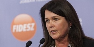 Aláírásgyűjtésbe kezdett a Fidesz a gyed extra védelmében Aláírásgyűjtésbe kezdett a Fidesz a gyed extra védelmében
