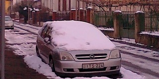 Kinek hiányzik ez az Opel? Egy éve hagyta a Szent György előtt Kinek hiányzik ez az Opel? Egy éve hagyta a Szent György előtt