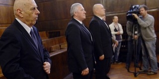 Háromszor annyi rendőr kellett volna a tévészékházhoz