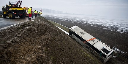 Egy csecsemő is megsérült a buszbalesetben az M6-oson Egy csecsemő is megsérült a buszbalesetben az M6-oson