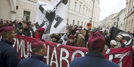 Kis híján összeverekedtek az antifasiszták és a megemlékezők Kis híján összeverekedtek az antifasiszták és a megemlékezők