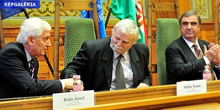 Bódis József lehet továbbra is a PTE rektora, 28 voksot kapott - KÉPGALÉRIA