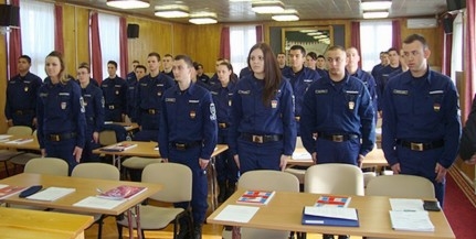 Tizennégy rendőr érkezett erősítésnek Pécsre Tizennégy rendőr érkezett erősítésnek Pécsre