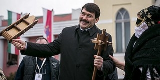 Ádert és Szekót tiszteletbeli busóvá avatták Mohácson Ádert és Szekót tiszteletbeli busóvá avatták Mohácson
