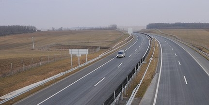 Így rántanák ki Pécs szekerét a kátyúból: földön, vízen, levegőben Így rántanák ki Pécs szekerét a kátyúból: földön, vízen, levegőben