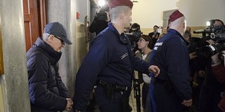 Szorul a hurok, Simon azt mondta, nem az övé a 240 millió