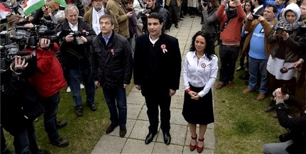 Mesterházy bejelentette az ünneplőknek: vitára hívja Orbánt Mesterházy bejelentette az ünneplőknek: vitára hívja Orbánt