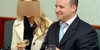 Kőhegyi vagyonosodási vizsgálatát kezdeményezték: hogyan lett 49 millió mínuszból 70 millás vagyon? Kőhegyi vagyonosodási vizsgálatát kezdeményezték: hogyan lett 49 millió mínuszból 70 millás vagyon?
