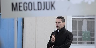 Vona szerint rágalmazó szórólapokat gyárt a Fidesz Vona szerint rágalmazó szórólapokat gyárt a Fidesz