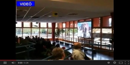 Tele volt a Nevkó színházterme Mesterházy fórumán, még az aulába is jutott kétszáz ember Tele volt a Nevkó színházterme Mesterházy fórumán, még az aulába is jutott kétszáz ember