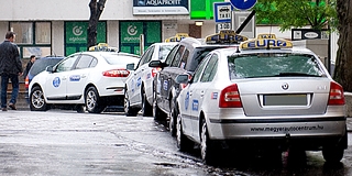Egyre népszerűbbek az éjszakai járatok a városban, aminek a taxisok nem örülnek Egyre népszerűbbek az éjszakai járatok a városban, aminek a taxisok nem örülnek