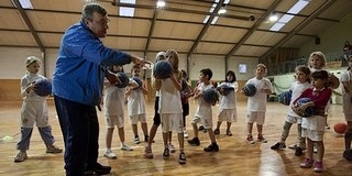 Két és fél év alatt kell elkölteni a stadionra szánt egymilliárdot, Rátgéber csarnoka jövőre készül el Két és fél év alatt kell elkölteni a stadionra szánt egymilliárdot, Rátgéber csarnoka jövőre készül el