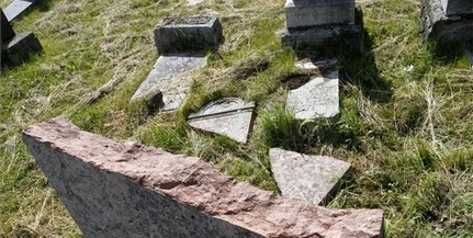 Megrongálták a szikszói zsidó temető sírjait, nyomozás indult Megrongálták a szikszói zsidó temető sírjait, nyomozás indult