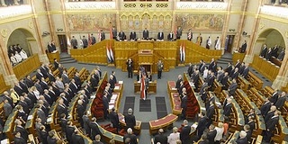 Megalakult Magyarország új kormánya, esküt tettek a parlamentben a miniszterek Megalakult Magyarország új kormánya, esküt tettek a parlamentben a miniszterek