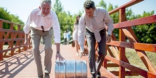 Új faszerkezetet építettek a felújított Megyeri gyalogos és kerékpáros hídnak