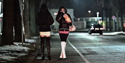 Megint begyűjtöttek a rendőrök két prostit a Komlói útról